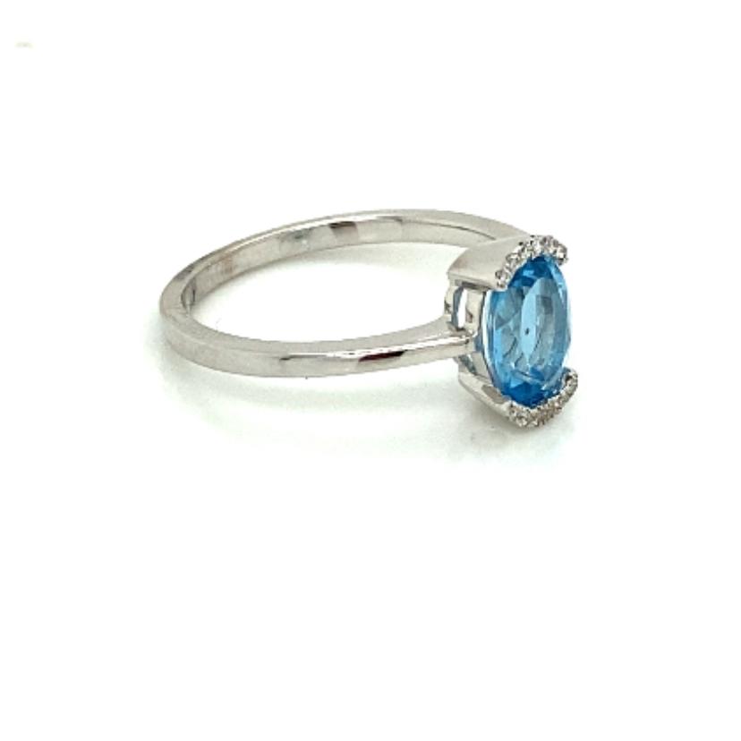 18ct white gold and blue topaz ring with diamond accent - Image 2