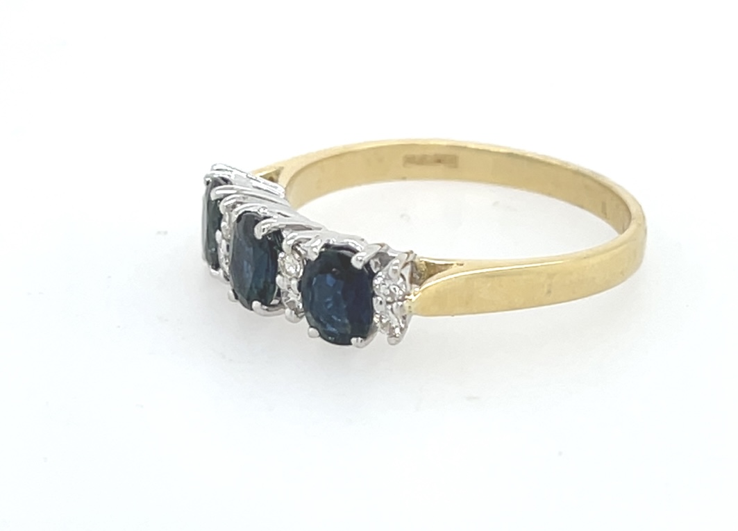 18ct yellow and white gold sapphire and diamond ring - Image 2