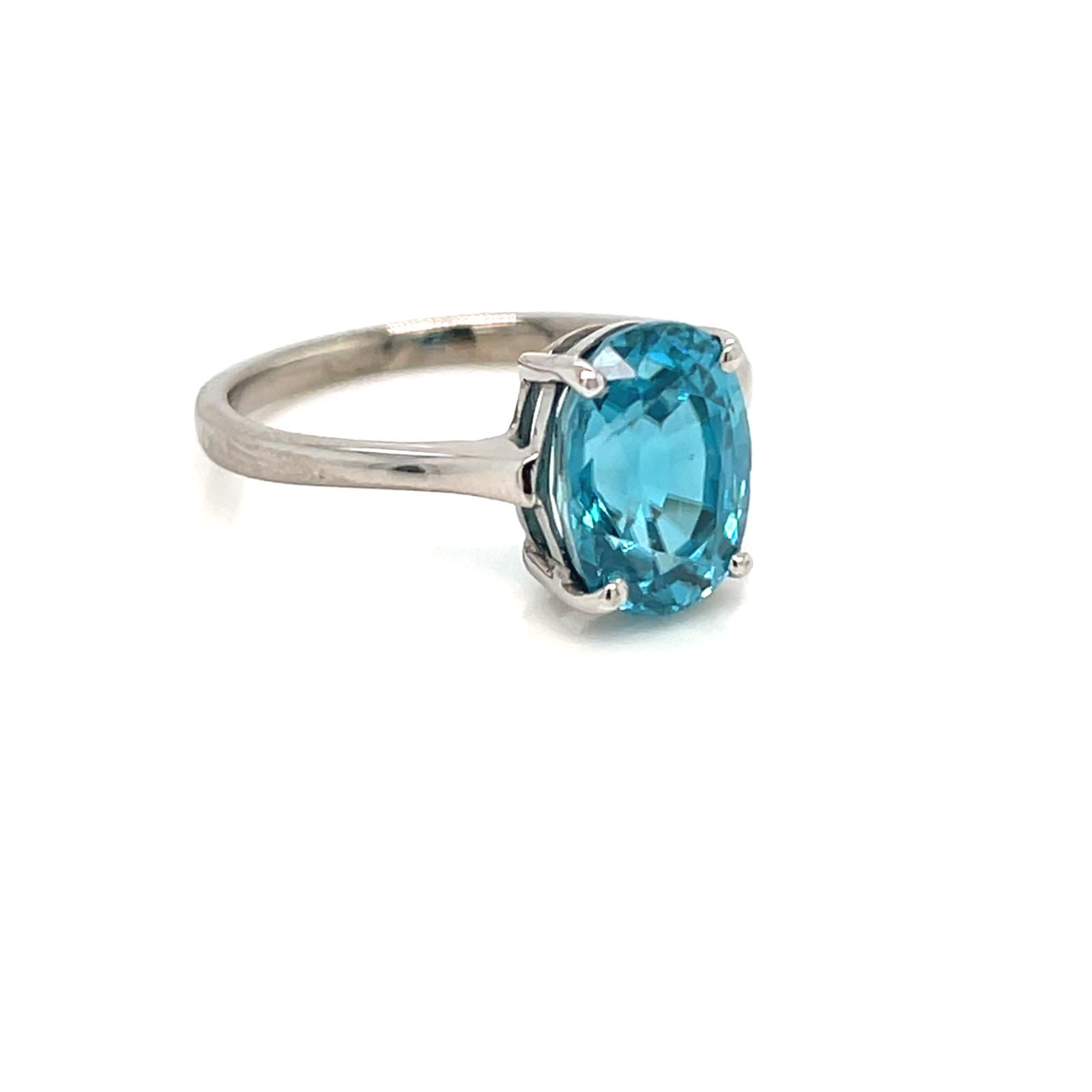9ct White gold and zircon ring - Image 2