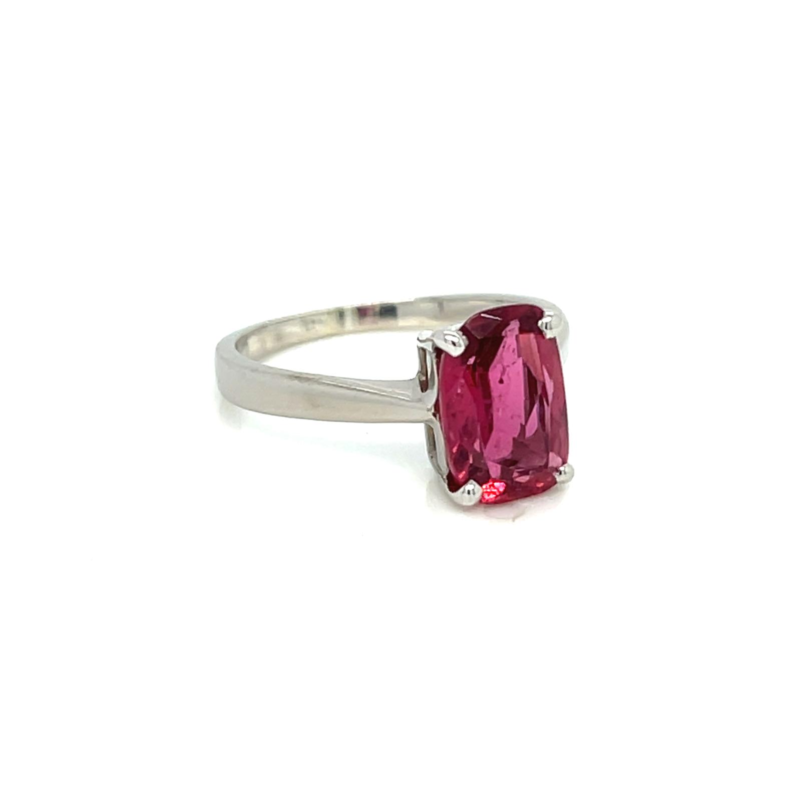 9ct white gold and Tourmaline ring